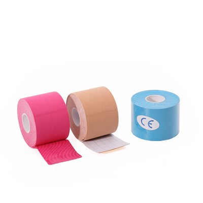 Fita de cinesiologia para dor no joelho medial